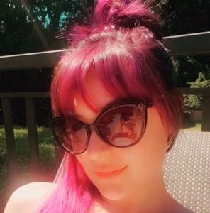 Meet your Posher, Lenaia